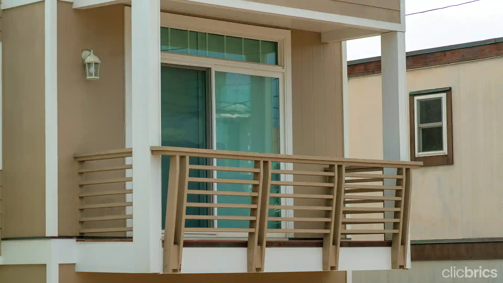 modern style glass railing design for balcony